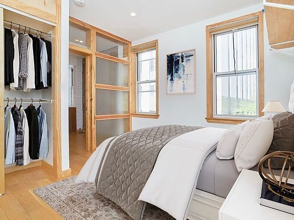 4th image of 75 Baxter St #25N