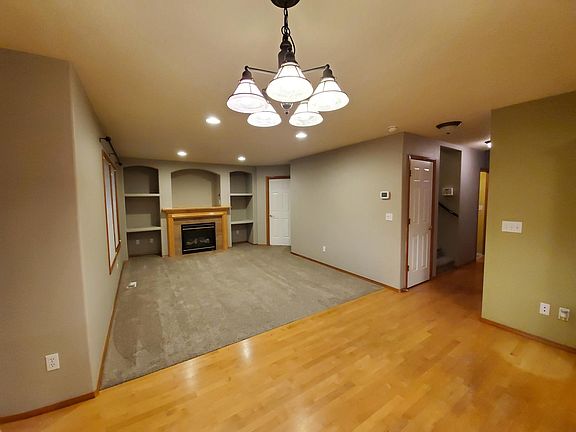 4th image of 15604 NE 13th Way