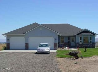 251 Hideaway Rd, Yakima, WA 98908