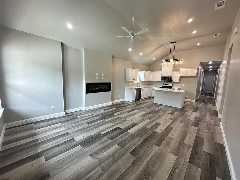 4120 Henderson St — Photo 4
