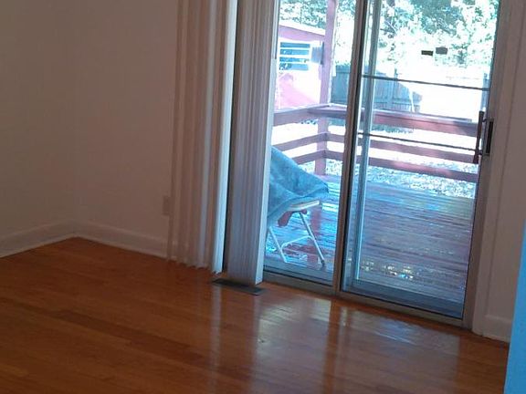 4th image of 1010 Honeysuckle Dr