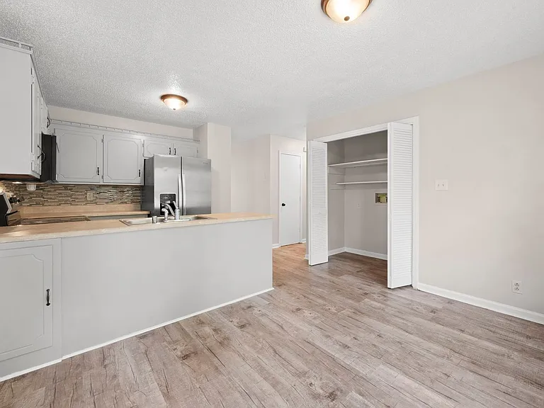 907 Desota Ln — Photo 14