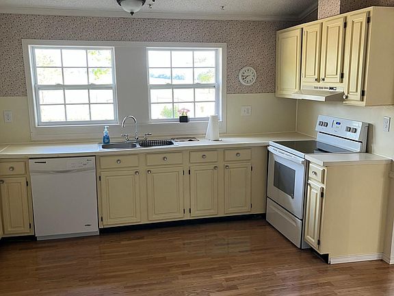 Kitchen,stove dishwasher