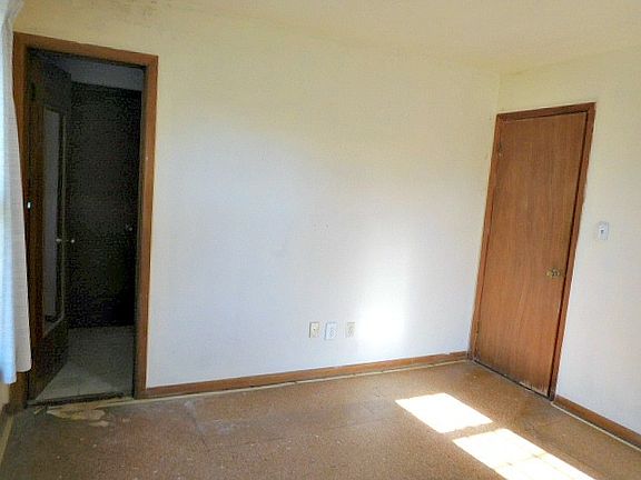 5th image of 31 Cedar Crest Dr