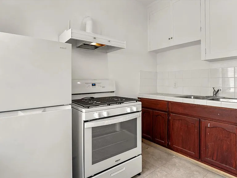 1511 W 4th St #23 — Photo 13