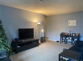 57 Balance Rock Rd APT 4, Seymour, CT 06483