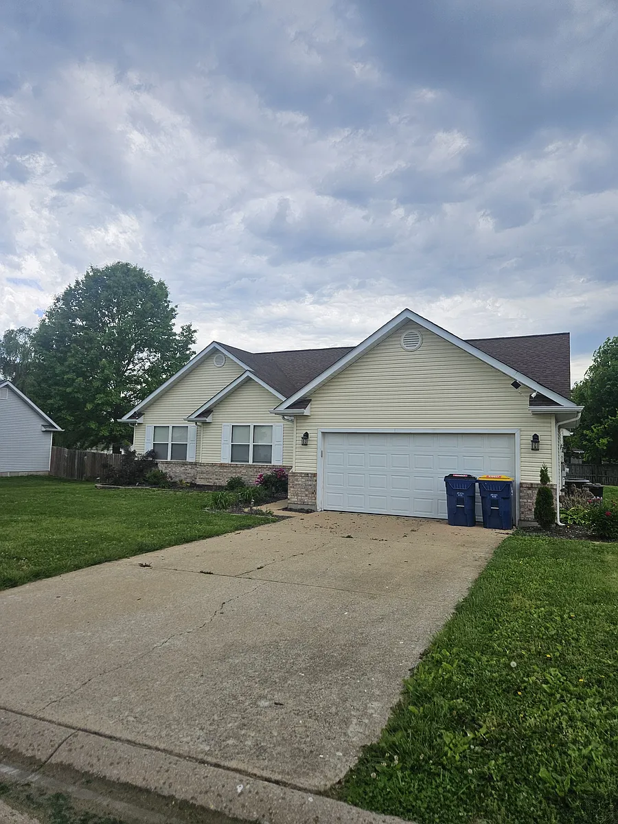 Building Photo - 615 Arrowhead Ln