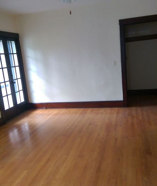 1st image of 3205 Poppleton Ave APT 1