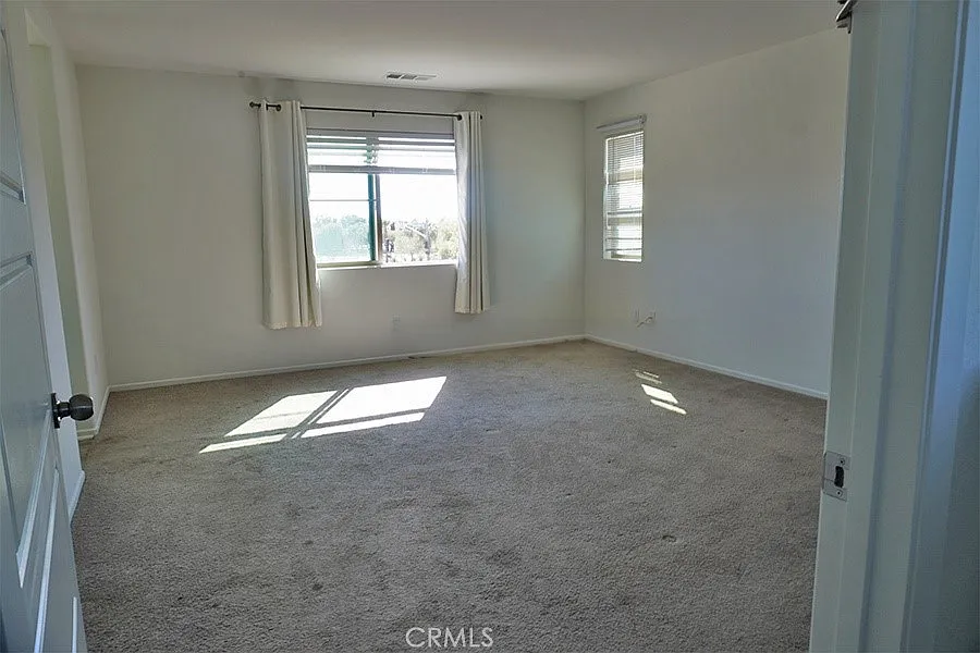 3 bed, 2.5 bath, 1957 sqft, $3,000 — Photo 4