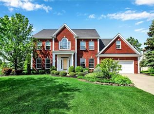 8227 Golden Oak Cir, Williamsville, NY 14221