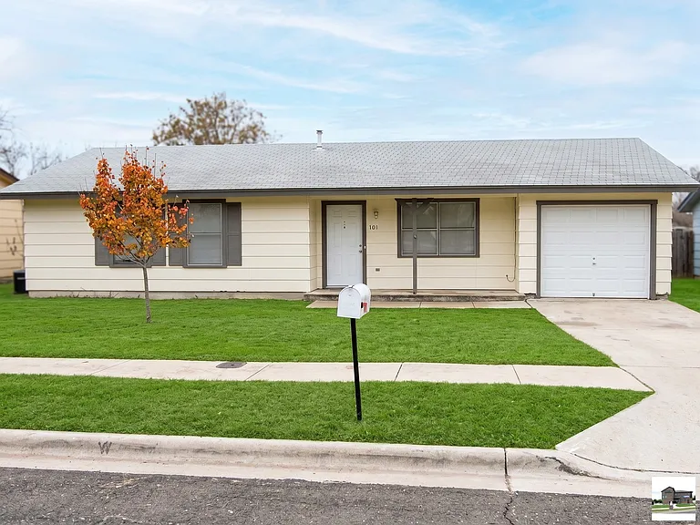 705 Traci Dr — Photo 1