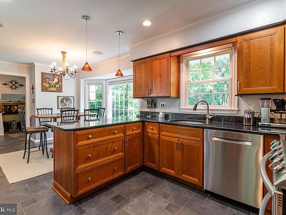 4th image of 2710 Clarkes Landing Dr