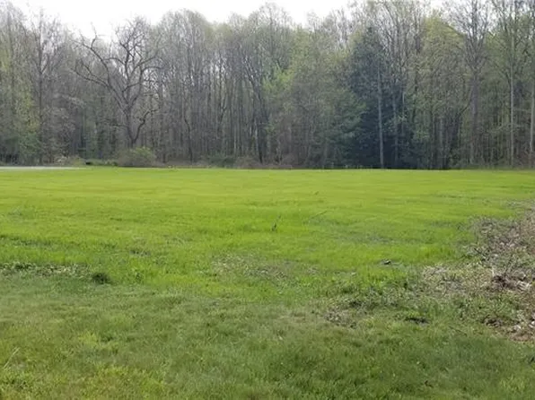2990 Plank Rd, New Castle, PA 16105