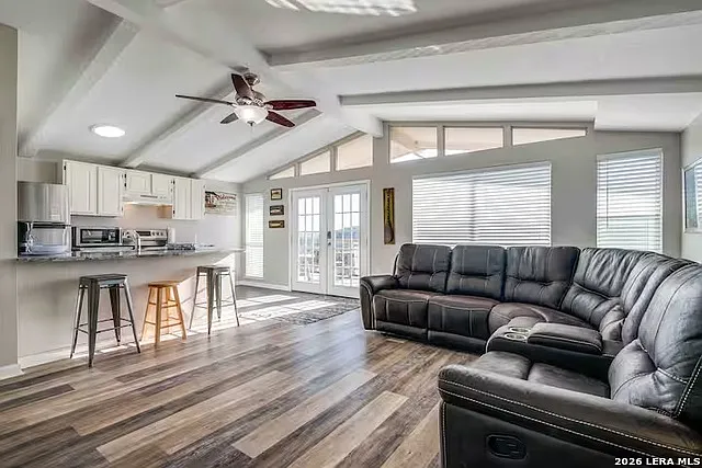 2 bed, 1.0 bath, 768 sqft, $1,850 — Photo 3