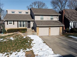 604 NE Burning Tree St, Lees Summit, MO 64064