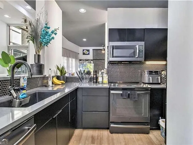 752 Moreland Ave #9 — Photo 2