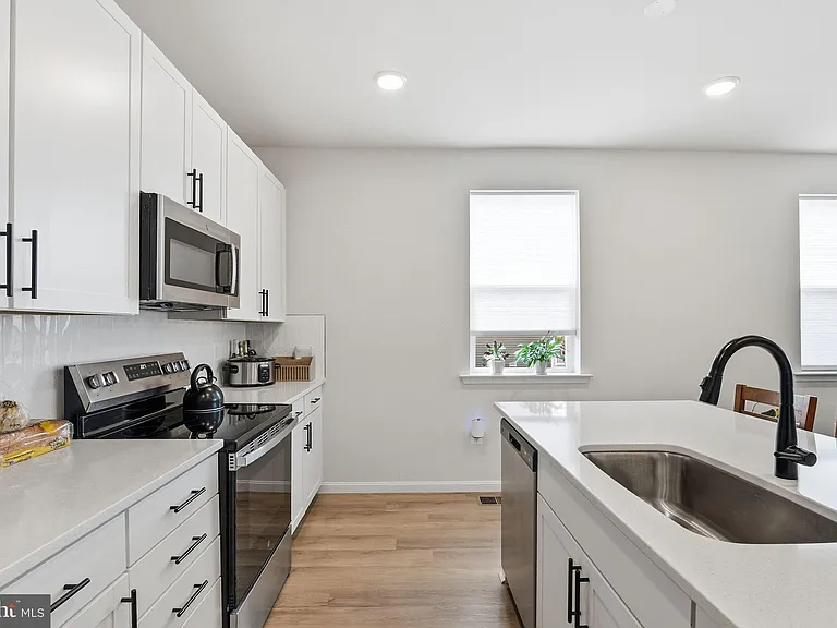 615 Clover Ln — Photo 16
