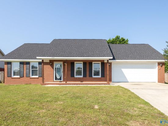 1735 Nottingham Dr SW, Decatur, AL 35603