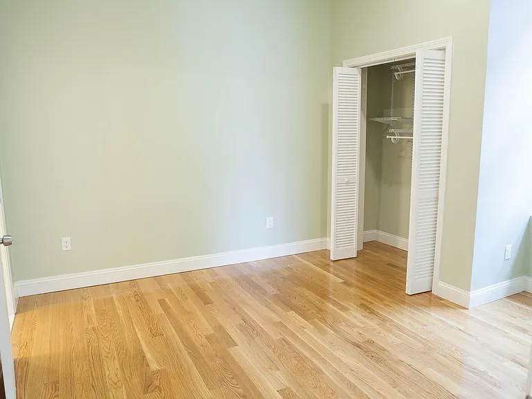 409 Dudley St #5L — Photo 11