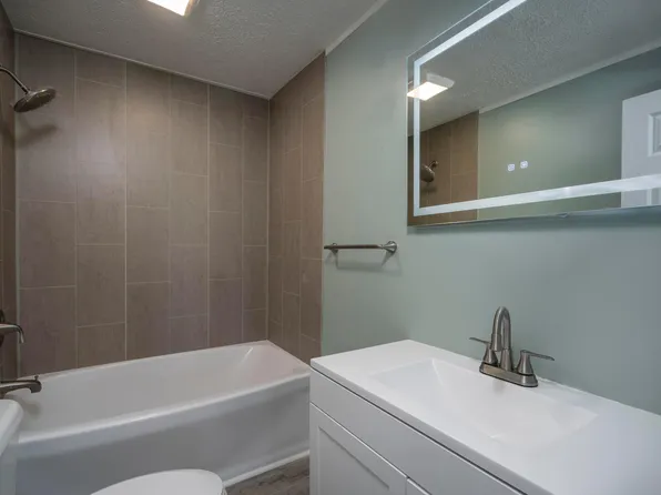 5926 Us Highway 22 E, New Holland, OH 43145
