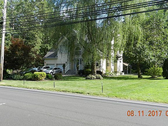 3rd image of 298 Chestnut St