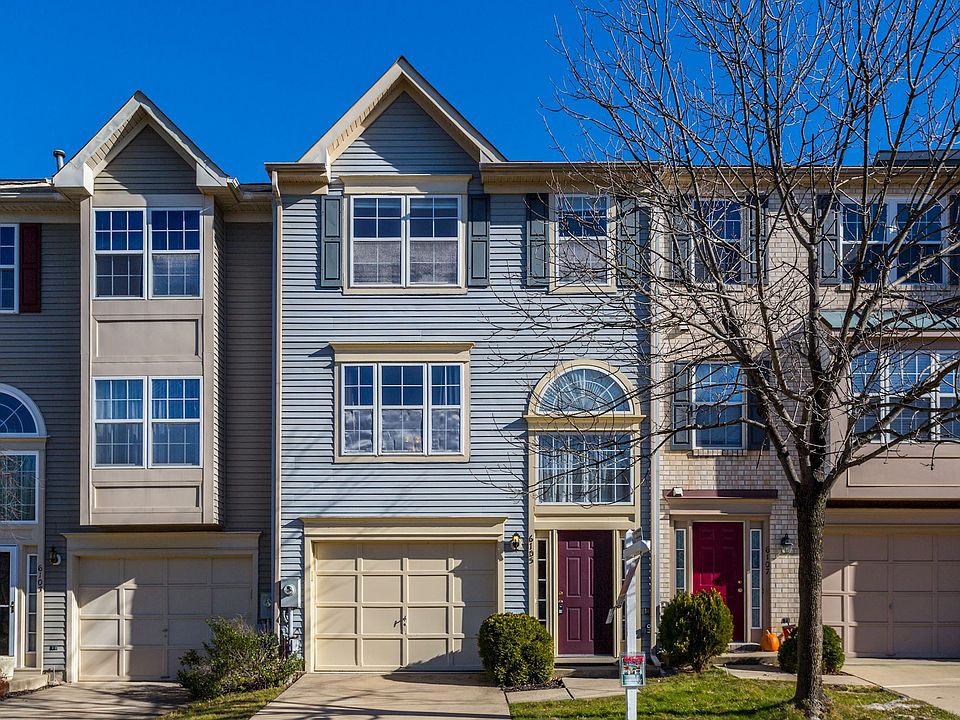 Beautiful 3-Level Townhouse