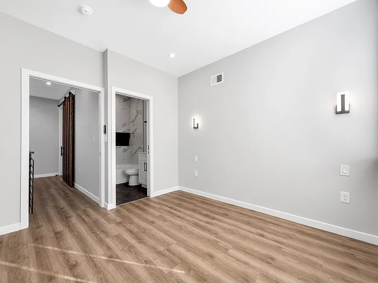 2637 W Sterner St — Photo 5