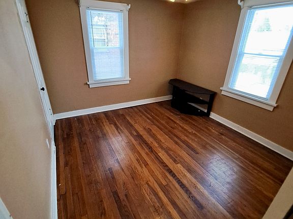3rd image of 2366 Emerson Ave APT 1
