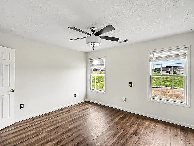 206 Creekwood Dr — Photo 9