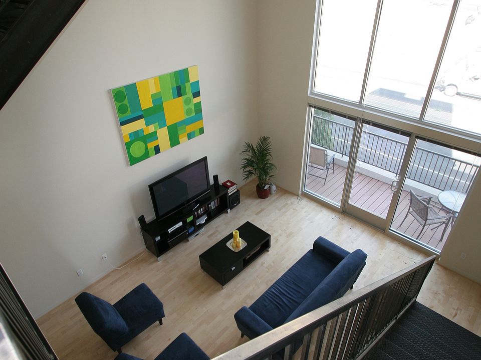 2nd image of 324 Broadway Blvd NE