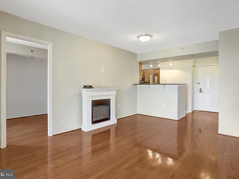 1001 N Vermont St #813 — Photo 6