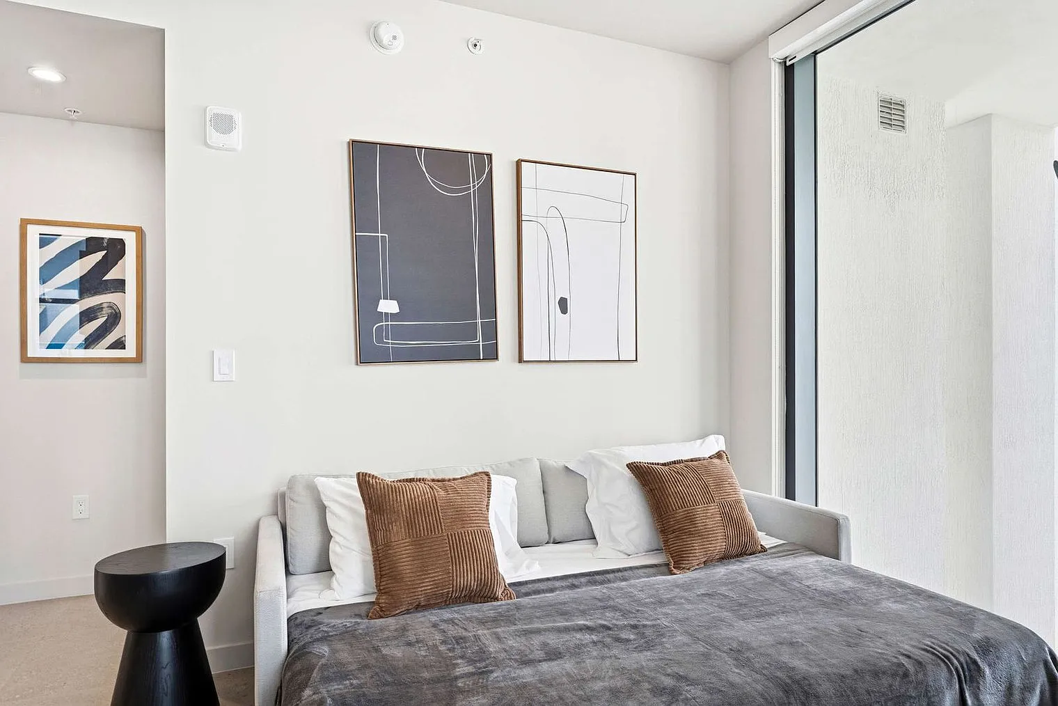 2 bed, 2.0 bath, 818 sqft, $5,578 — Photo 4