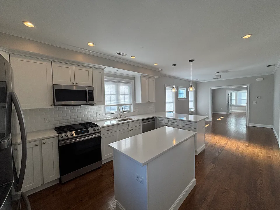 New Kitchen and dining area