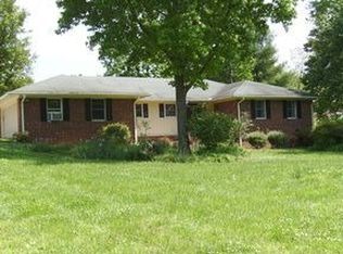 909 Robinhood Rd, Thomasville, NC 27360