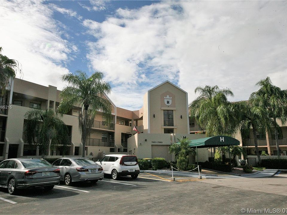 1st image of 7549 Fairfax Dr #211