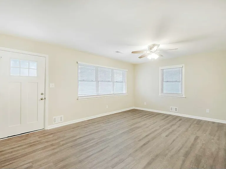 2237 Shamrock Dr — Photo 6