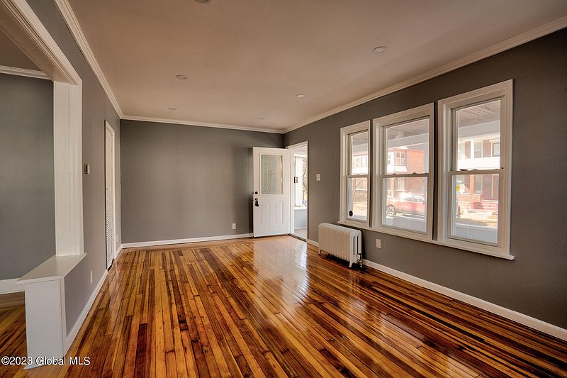 3rd image of 27 Hawk Street