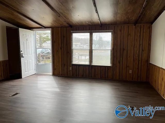 73 Lisa Ln — Photo 7
