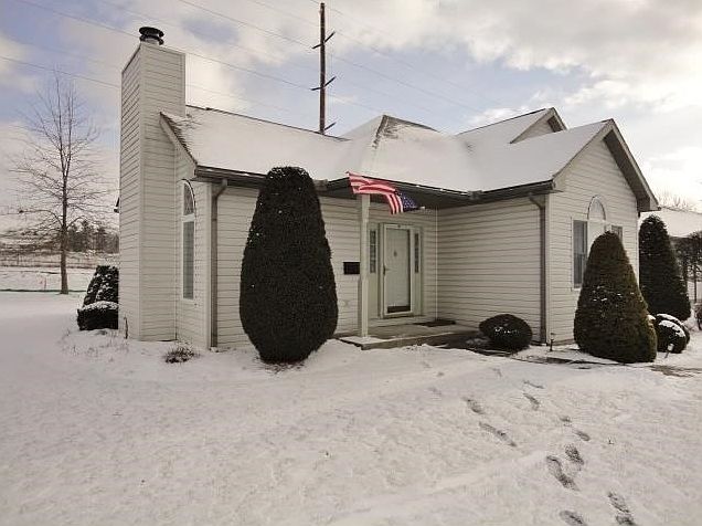 Exterior Front of Kocher Drive condo located in desirable location. Move in ready!