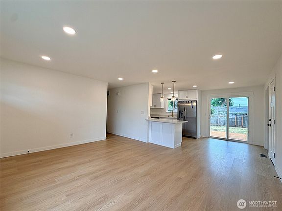 4th image of 1109 27th Street SE