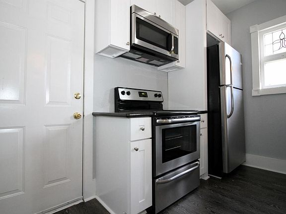 2nd image of 502 E Guenther St