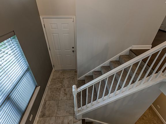 3rd image of 1118 N Oakwood Dr