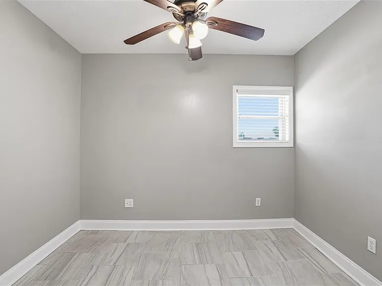2412 Maplewood Dr #1 — Photo 7
