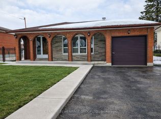 135 Derrydown Rd, Toronto, ON M3J 1R6