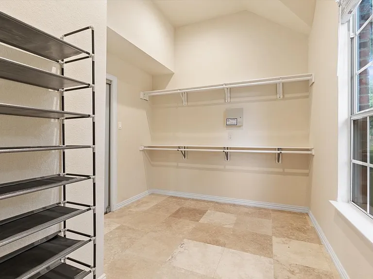 2633 Shadow Hill Ln — Photo 22