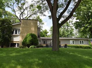 224 E Irving Park Rd, Roselle, IL 60172