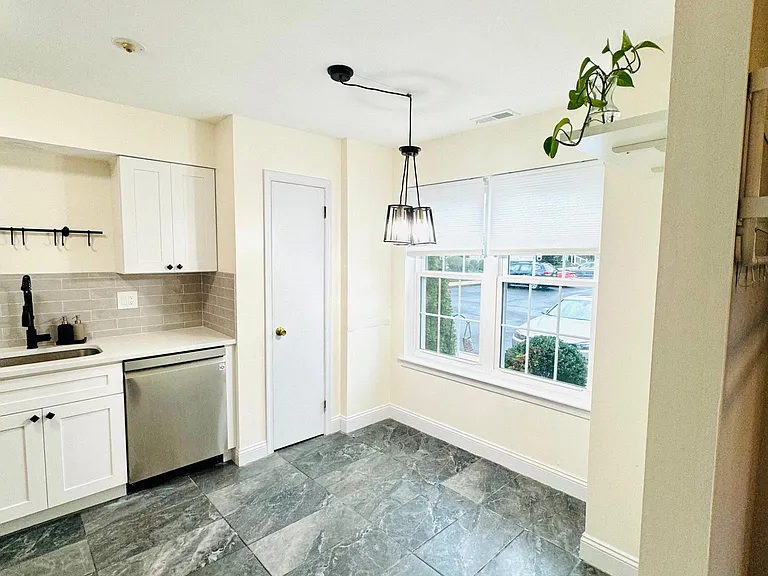 22 Wyckwood Ct — Photo 3