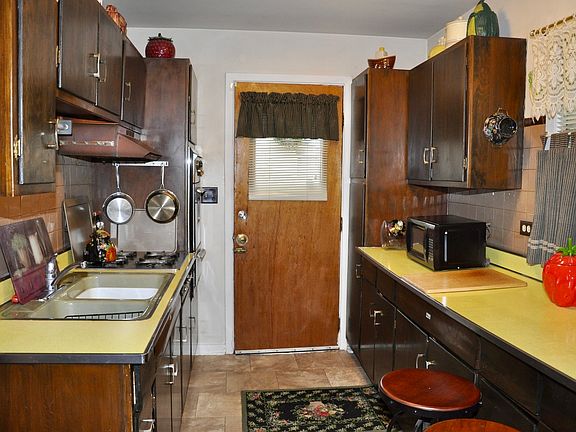 5th image of 2335 N Lewis Ave