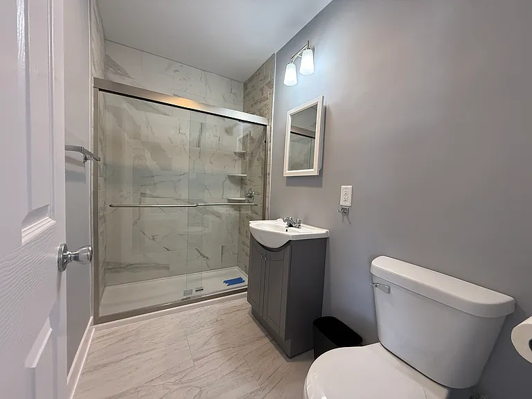 2042 W Chicago Ave #3F — Photo 6