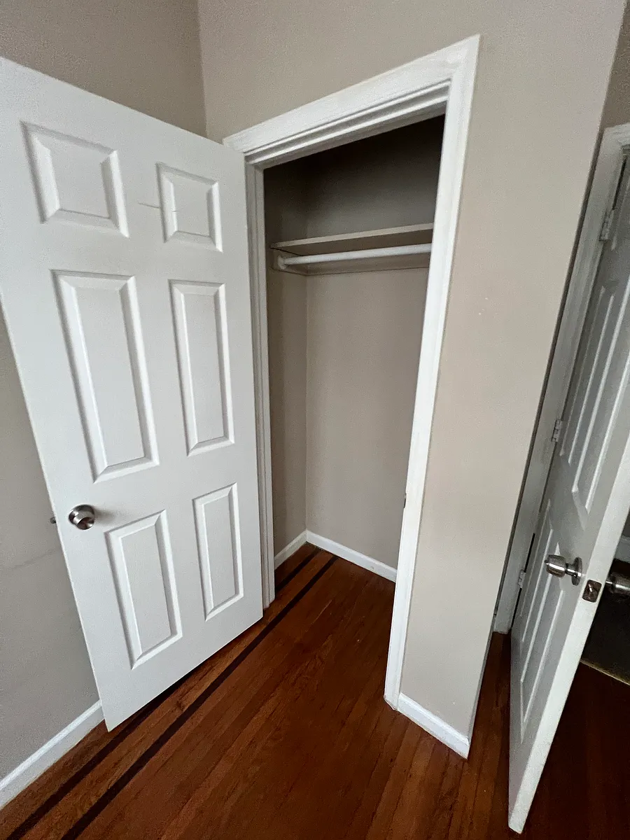 Building Photo - 612 Elkins Ave #1